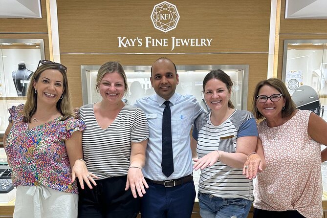 Diamonds and Cocktails a Shopping Experience in Grand Cayman - A one-hour itinerary, step by step