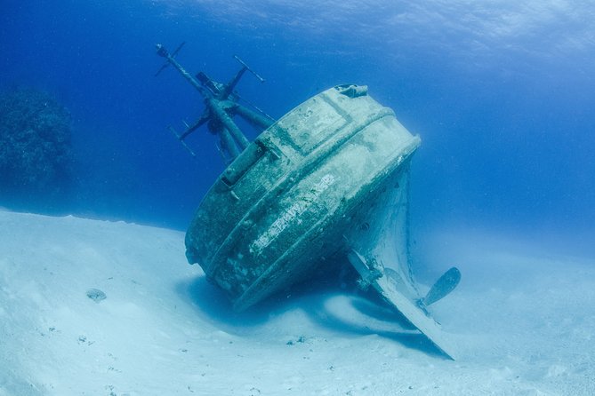 Grand Cayman Kittiwake and Reef Sail - A shallow coral reef with plenty of fish