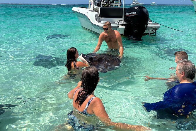 Private Charter for Stingray city - The stingray stop is the main event