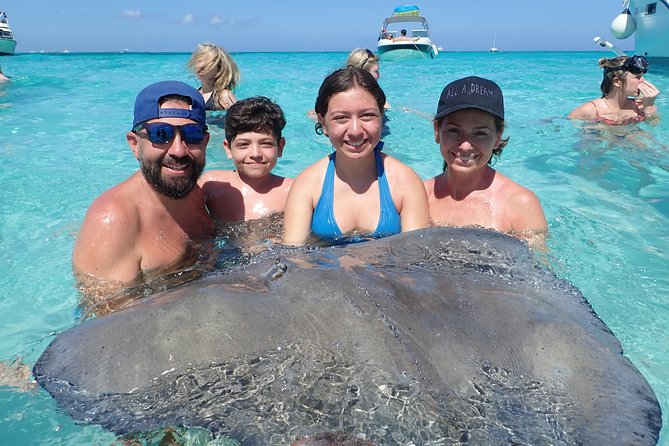 Starfish Point, Stingray City & Coral Garden (3-STOP Adventure) - The crew makes the difference